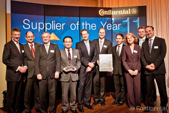 v.l. Dr. Elmar Degenhart, CEO, Continental Corporation, Günther Fella, Senior Vice President, Head of Purchasing Automotive, Continental Corporation, Günther Elsner, Director Sales Automotive, Renesas Electronics Europe, Shigeo Mizugaki, Senior Vice President & Member of the Board, Renesas Electronics Corporation, Kai-Uwe Brinkmann, Vice President, Head of Purchasing Electronics, Continental Corporation, Arno Winkler, Global Account Manager Continental, Renesas Electronics Europe.Jürgen Braunstetter, Head of Supplier Chain Management, Continental CorporationSigrid Sporbert, Head of Supplier Quality Management, Continental CorporationMartin Stöckler, Senior Manager Sales, Renesas Electronics EuropeThomas Kirchlinde, Global Category Management ASIC, Sensors, Memories, Continental Corporation