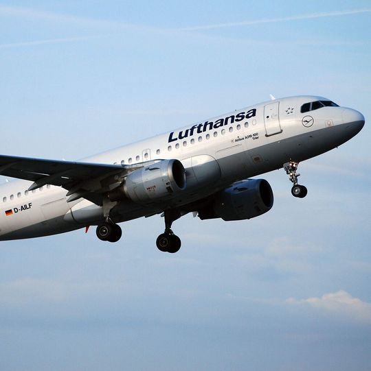 Aluminiumbleche sind leicht und für Flugzeug- oder Karosseriebau ideal - gäbe es da nicht das Problem der Heißrissbildung beim Schweißen. Kasseler Wissenschaftler begegnen dem Problem mit Laserstrahlen.