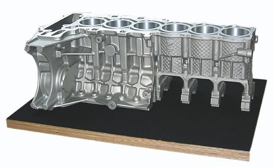 Die rasant wachsende Nachfrage aus der Automobilindustrie nach leichteren Motorblöcken ließ in den vergangenen Jahren den Absatz von im Niederdruckguss hergestellten Zylinderkurbelgehäusen aus Aluminium steigen. Bild: Kuhn Die rasant wachsende Nachfrage aus der Automobilindustrie nach leichteren Motorblöcken ließ in den vergangenen Jahren den Absatz von im Niederdruckguss hergestellten Zylinderkurbelgehäusen aus Aluminium steigen. Bild: Kuhn