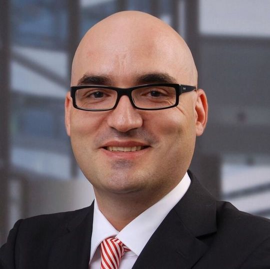 Löst Patrick Zilles als Head of Intermodal bei DB Schenker Logistics ab: Christian Stoll. Löst Patrick Zilles als Head of Intermodal bei DB Schenker Logistics ab: Christian Stoll.