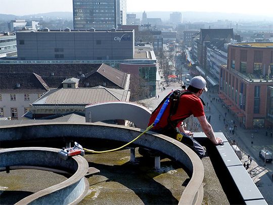Die Breite der Führungsschiene muss mit der jeweils dafür vorgesehenen Cradle-Guard-Variante übereinstimmen.