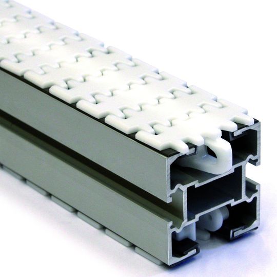 Der neue, 65 mm breite Flexlink-Förderer hilft mit doppelter Kettenzugkraft, Kosten zu sparen. Der neue, 65 mm breite Flexlink-Förderer hilft mit doppelter Kettenzugkraft, Kosten zu sparen.