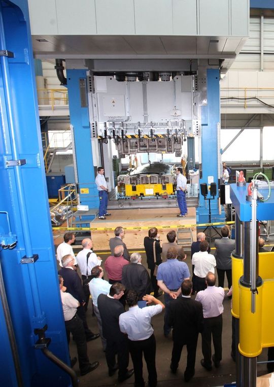 In Waghäusel sahen die Besucher hydraulische Pressen unterschiedlicher Bauart in Aktion. In Waghäusel sahen die Besucher hydraulische Pressen unterschiedlicher Bauart in Aktion.