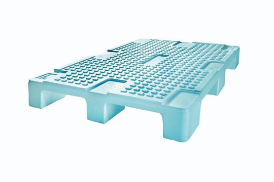 Leichtgewicht für den Transport:Mit einer Tragfähigkeit von 660 kg in den Standardmaßen der Europalette wiegen die Lightpallets von Storopack nur 2,6 kg. Bild: Storopack Leichtgewicht für den Transport:Mit einer Tragfähigkeit von 660 kg in den Standardmaßen der Europalette wiegen die Lightpallets von Storopack nur 2,6 kg. Bild: Storopack