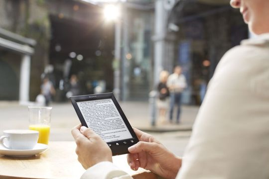 En route ou chez soi ce «reader» permet de lire en toute quiétude où que l'on soit. En route ou chez soi ce «reader» permet de lire en toute quiétude où que l'on soit.