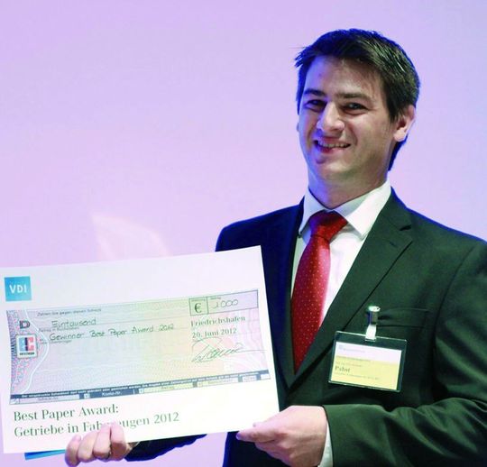 Alexander Pabst hat beim 12. VDI-Kongress "Getriebe in Fahrzeugen" den Best Paper Award für Nachwuchsingenieure 2012 erhalten. Alexander Pabst hat beim 12. VDI-Kongress "Getriebe in Fahrzeugen" den Best Paper Award für Nachwuchsingenieure 2012 erhalten.