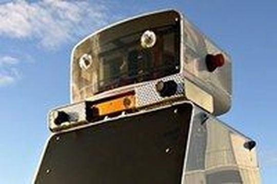 Der Roboter „Obelix“ legte heute vormittag in der Freiburger Innenstadt ohne Probleme eine Strecke von gut vier Kilometern zurück. Der Roboter „Obelix“ legte heute vormittag in der Freiburger Innenstadt ohne Probleme eine Strecke von gut vier Kilometern zurück.