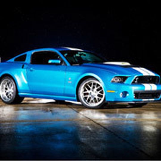 Letzter Gruß an eine Legende: Der Shelby Mustang GT500 Cobra erinnert an den im Frühjahr verstorbenen US-Tuner Caroll Shelby. Letzter Gruß an eine Legende: Der Shelby Mustang GT500 Cobra erinnert an den im Frühjahr verstorbenen US-Tuner Caroll Shelby.