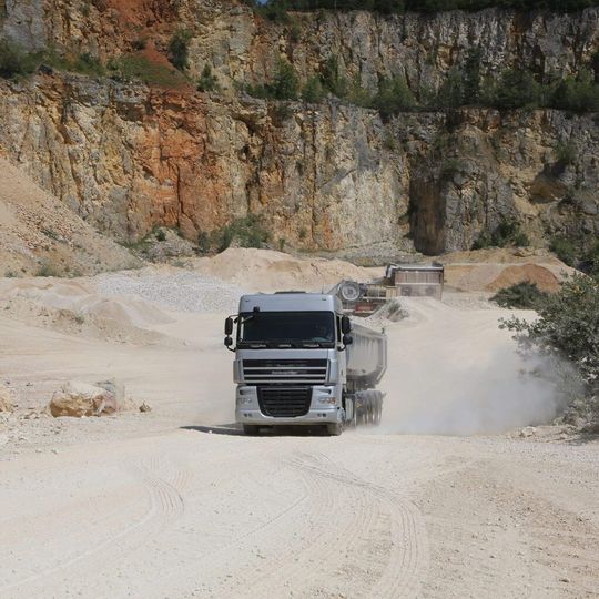 Der Hydraulic Traction Assistant (HTA) bietet im Gelände bei Bedarf Allradeigenschaften.