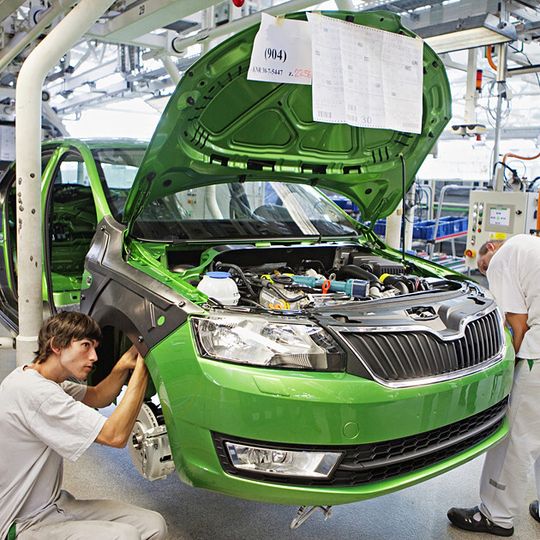 Skoda hat die Serienproduktion des Rapid in Mladá Boleslav begonnen. Das Modell ist angesiedelt zwischen dem kleineren Fabia und dem größeren Octavia. Skoda hat die Serienproduktion des Rapid in Mladá Boleslav begonnen. Das Modell ist angesiedelt zwischen dem kleineren Fabia und dem größeren Octavia.