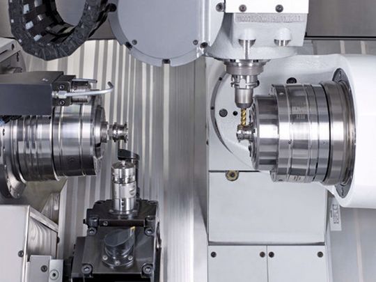 Halbierte Durchlaufzeiten und damit doppelte Produktivität in der Stangenbearbeitung: Bei der FZ12 MT ist zeitgleiches Drehen und Fräsen möglich. Halbierte Durchlaufzeiten und damit doppelte Produktivität in der Stangenbearbeitung: Bei der FZ12 MT ist zeitgleiches Drehen und Fräsen möglich.