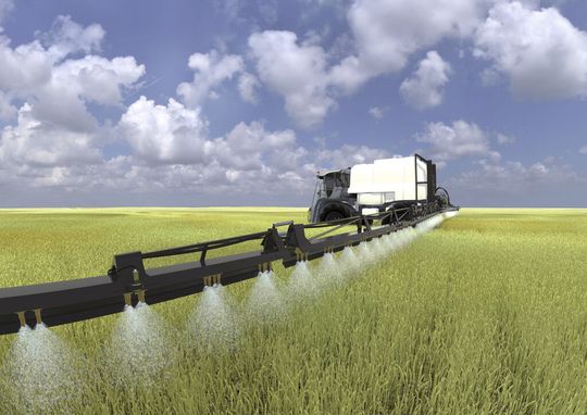 Die mechanischen und elektrischen Eigenschaften agrartauglicher Sensoren unterscheiden sich in einigen Punkten deutlich von ihren Pendants in der Fabrikautomation – sie müssen deutlich robuster sein. Hier: Feldspritze im Einsatz Die mechanischen und elektrischen Eigenschaften agrartauglicher Sensoren unterscheiden sich in einigen Punkten deutlich von ihren Pendants in der Fabrikautomation – sie müssen deutlich robuster sein. Hier: Feldspritze im Einsatz