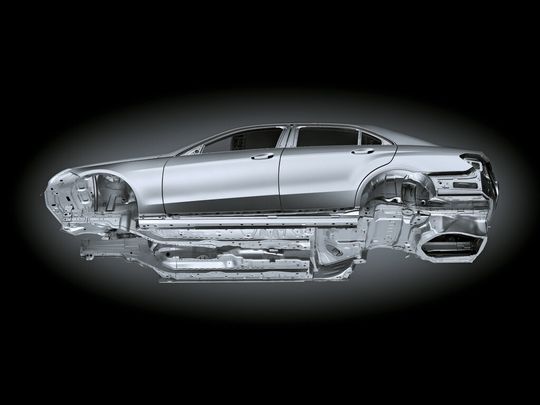 Beim Einsatz von hoch- und ultrahochfestem Stahl nimmt die neue E-Klasse von Mercedes-Benz einen Spitzenrang ein. Beim Einsatz von hoch- und ultrahochfestem Stahl nimmt die neue E-Klasse von Mercedes-Benz einen Spitzenrang ein.