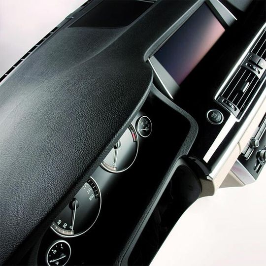 Soft-Touch und Gewichtsersparnis: Neue Sprühsysteme auf Polyurethan-Basis machen´s möglich.