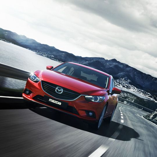 Der neue Mazda 6 trägt die neue Designsprache des japanischen OEM. Damit debütiert er auf der Motor Show in Moskau. Der neue Mazda 6 trägt die neue Designsprache des japanischen OEM. Damit debütiert er auf der Motor Show in Moskau.