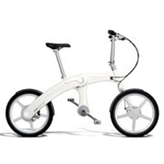 Weltpremiere auf der Eurobike 2012 in Friedrichshafen: Das E-Bike „Mando Fottlose“ hat einen kettenlosen Hybridantrieb und Generatorfunktion. Weltpremiere auf der Eurobike 2012 in Friedrichshafen: Das E-Bike „Mando Fottlose“ hat einen kettenlosen Hybridantrieb und Generatorfunktion.