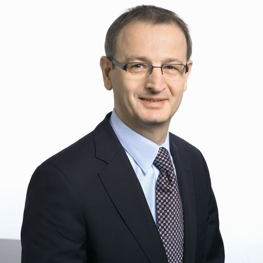 Dr. Wilfried Schäfer, Geschäftsführer VDW: „Im ersten Halbjahr ist der Auftragseingang in der Werkzeugmaschinenindustrie um 13 Prozent gesunken; das war zu erwarten aufgrund des hohen Vorjahresniveaus und signalisiert eine Normalisierung der Bestelltätigkeit.“ Dr. Wilfried Schäfer, Geschäftsführer VDW: „Im ersten Halbjahr ist der Auftragseingang in der Werkzeugmaschinenindustrie um 13 Prozent gesunken; das war zu erwarten aufgrund des hohen Vorjahresniveaus und signalisiert eine Normalisierung der Bestelltätigkeit.“