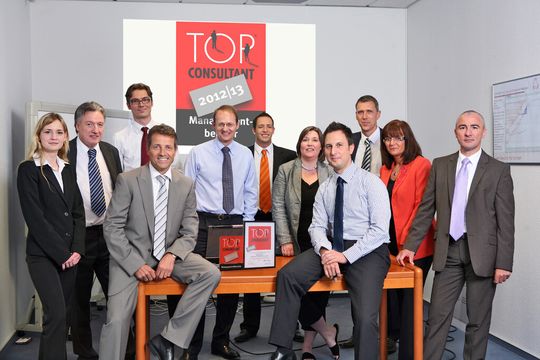Können sich über das Gütesiegel „Top Consultant 2012“ freuen: die Berater von Abels & Kemmner. Können sich über das Gütesiegel „Top Consultant 2012“ freuen: die Berater von Abels & Kemmner.