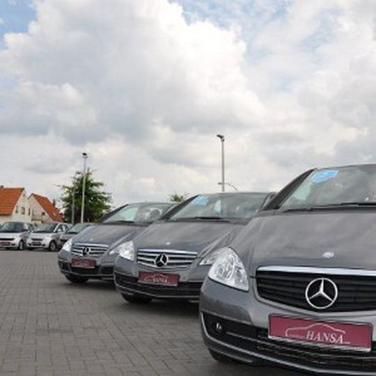 Das Autohaus Hansa verkauft hauptsächlich Jahreswagen der Daimler AG. Das Autohaus Hansa verkauft hauptsächlich Jahreswagen der Daimler AG.