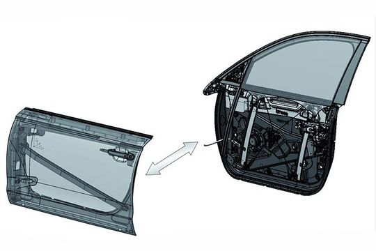 Erhöhte Variantenvielfalt und Skalierbarkeit: Das hochintegrierte Türsystem aus CFK (rechts) übernimmt alle Aufgaben der Türinnenseite. Lediglich die Außenstruktur (links) muss beim OEM montiert werden. Erhöhte Variantenvielfalt und Skalierbarkeit: Das hochintegrierte Türsystem aus CFK (rechts) übernimmt alle Aufgaben der Türinnenseite. Lediglich die Außenstruktur (links) muss beim OEM montiert werden.