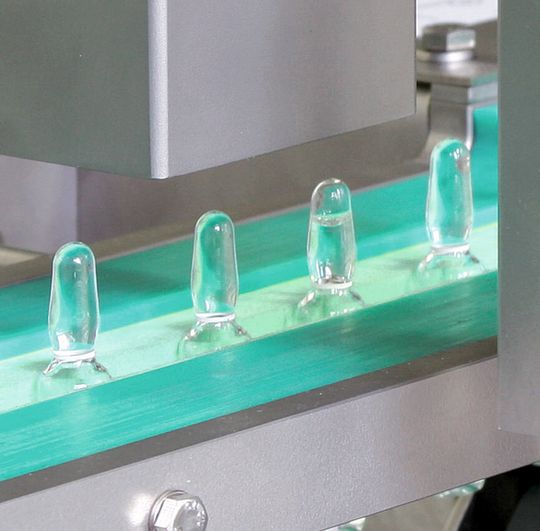 Das System erreicht ein Höchstmaß an Sicherheit bei der Kontrolle von Vials und Ampullen. Das System erreicht ein Höchstmaß an Sicherheit bei der Kontrolle von Vials und Ampullen.
