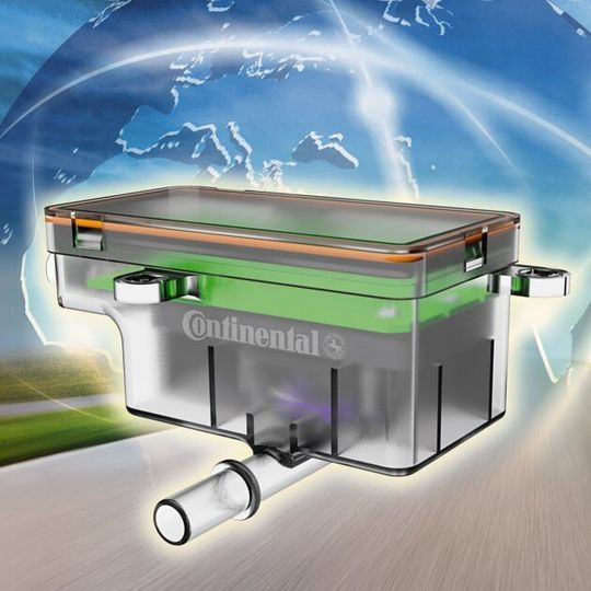 Der Kraftstoffqualitäts-Sensor erkennt die chemische Zusammensetzung des Kraftstoffs und ermöglicht damit eine Feinabstimmung des Motormanagements. Zugleich erfasst der Sensor problematische Substanzen wie Schwefel, Wasser oder Ottokraftstoff im Diesel. Der Kraftstoffqualitäts-Sensor erkennt die chemische Zusammensetzung des Kraftstoffs und ermöglicht damit eine Feinabstimmung des Motormanagements. Zugleich erfasst der Sensor problematische Substanzen wie Schwefel, Wasser oder Ottokraftstoff im Diesel.