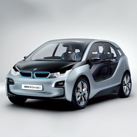 Die Zukunft steht in den Startlöchern: Der rein elektrisch betriebene BMW i3 kommt 2013 auf den Markt. Es ist das erste Großserienauto mit einer Fahrgastzelle, die komplett aus Carbon gefertigt ist.