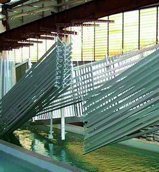 Bild 1: Die Prozessführung beim Beizen ist entscheidend für den Metallabtrag und somit für die Korrosionsbeständigkeit von Aluminiumoberflächen, die lackiert werden. Bild 1: Die Prozessführung beim Beizen ist entscheidend für den Metallabtrag und somit für die Korrosionsbeständigkeit von Aluminiumoberflächen, die lackiert werden.