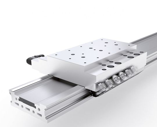 Das FTH Drive ergänzt das Angebot an angetriebenen Linearachsen durch eine hochdynamische, einbaufertige Komponente. Das FTH Drive ergänzt das Angebot an angetriebenen Linearachsen durch eine hochdynamische, einbaufertige Komponente.