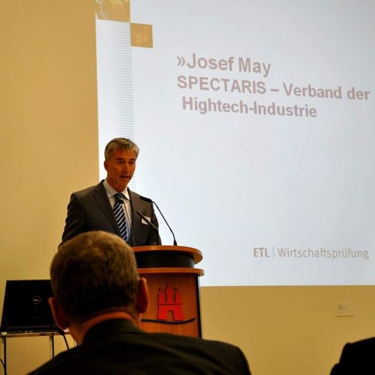 Spectaris-Vorsitzender Josef May betont auf dem Spectaris Jahresempfang die Wichtigkeit der Marke „Made in Germany“ für die Exportbemühungen deutsche Mittelständler. Spectaris-Vorsitzender Josef May betont auf dem Spectaris Jahresempfang die Wichtigkeit der Marke „Made in Germany“ für die Exportbemühungen deutsche Mittelständler.