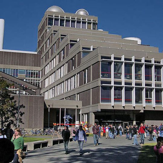 Am Science Center der Harvard University werden die Wissenschaftler ausgebildet, die der amerikanischen Eliteuniversität auch in diesem Jahr wieder den ersten Platz unter allen Unis weltweit beschert haben. Am Science Center der Harvard University werden die Wissenschaftler ausgebildet, die der amerikanischen Eliteuniversität auch in diesem Jahr wieder den ersten Platz unter allen Unis weltweit beschert haben.