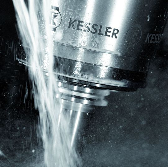 Die Kühlschmierstoffaufbereitung im Produktivbetrieb ist einer der Hauptenergieverbraucher von Werkzeugmaschinen. Die Kühlschmierstoffaufbereitung im Produktivbetrieb ist einer der Hauptenergieverbraucher von Werkzeugmaschinen.