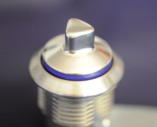 Der zum Patent angemeldete Gleitring-Vorreiber ist komplett aus Edelstahl (AISI 304 oder AISI 316L) und so konstruiert, dass keine Totzonen entstehen, in denen sich Produktreste absetzen und Schmutznester bilden können. Der zum Patent angemeldete Gleitring-Vorreiber ist komplett aus Edelstahl (AISI 304 oder AISI 316L) und so konstruiert, dass keine Totzonen entstehen, in denen sich Produktreste absetzen und Schmutznester bilden können.