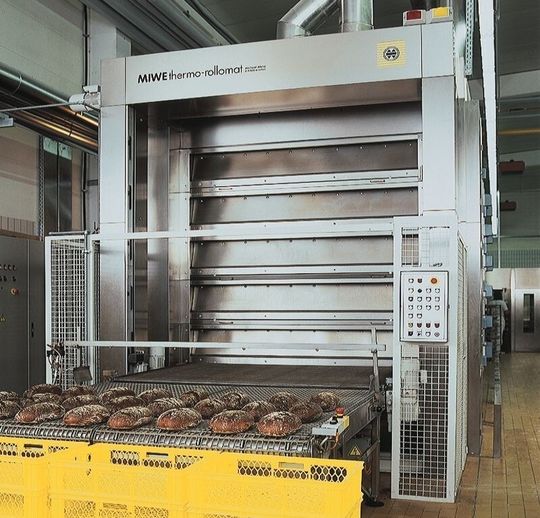 Moderne Backanlagen wie der Durchlaufbackofen Thermo-Rollomat werden über den dezentralen Flachleitungs-Energiebus podis verkabelt. Moderne Backanlagen wie der Durchlaufbackofen Thermo-Rollomat werden über den dezentralen Flachleitungs-Energiebus podis verkabelt.