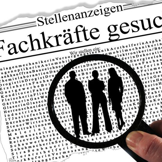 Vorbei die Zeiten, in denen man einfach eine Anzeige aufgibt und die Bewerbungen nur so hereinflatterten. Vorbei die Zeiten, in denen man einfach eine Anzeige aufgibt und die Bewerbungen nur so hereinflatterten.