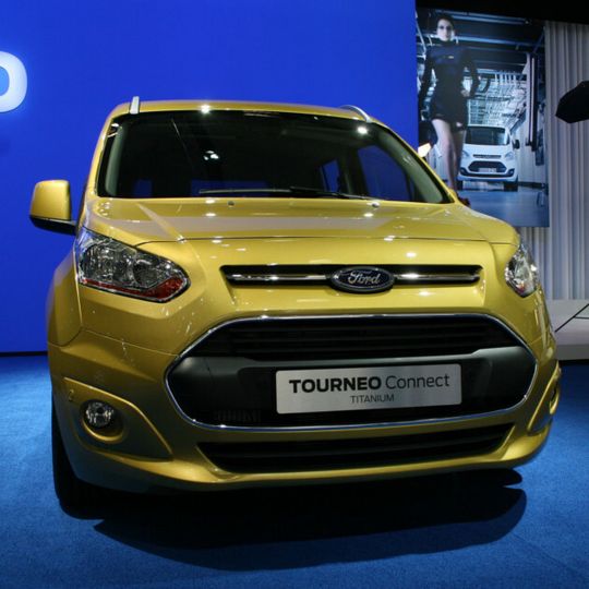 Die neue Generation der Ford Connect-Modelle kommt ab 2013 in den Handel. Die Pkw-Variante Tourneo basiert dabei wie der Transit Connect auf dem Ford Focus und wird zum Teil mit dessen Motorisierungen angeboten. Die neue Generation der Ford Connect-Modelle kommt ab 2013 in den Handel. Die Pkw-Variante Tourneo basiert dabei wie der Transit Connect auf dem Ford Focus und wird zum Teil mit dessen Motorisierungen angeboten.