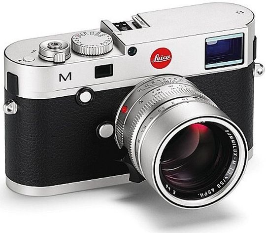 Mit der Leica M treibt Leica die Integration von klassischer Messsucher-Bedienung und modernster Digitaltechnik weiter voran. Mit der Leica M treibt Leica die Integration von klassischer Messsucher-Bedienung und modernster Digitaltechnik weiter voran.