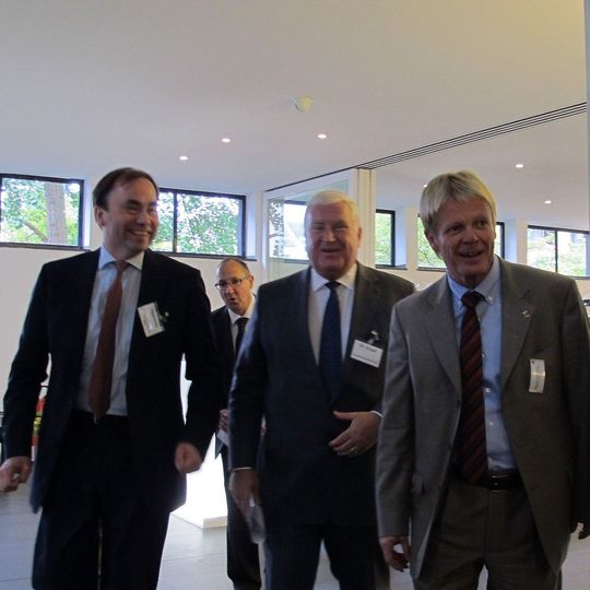 Sichtlich gute Laune hatten Friedrich Überacker, LA ChemieArbeitgeber NRW, Dr. Klaus Engel von Evonik und Reiner Hoffmann, IG BCE (v.l.). Sichtlich gute Laune hatten Friedrich Überacker, LA ChemieArbeitgeber NRW, Dr. Klaus Engel von Evonik und Reiner Hoffmann, IG BCE (v.l.).