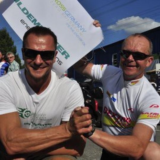 Tour Organisator Jens Ohlemeyer (links) und Triathlet Hans Bothen. Tour Organisator Jens Ohlemeyer (links) und Triathlet Hans Bothen.