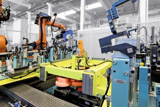 Der Rundtisch lässt sich mit unterschiedlichen Motoren ausstatten. Die Antriebe können ohne Demontage des Aufbaus einfach nach unten ausgebaut werden. Der Rundtisch lässt sich mit unterschiedlichen Motoren ausstatten. Die Antriebe können ohne Demontage des Aufbaus einfach nach unten ausgebaut werden.