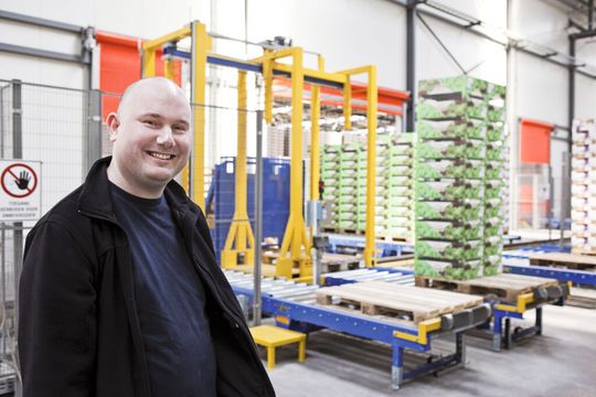 Koen Schoefs, Automatisierungstechniker, Fabricom: „Contactron war das einzige Gerät, das uns eine Steuerung der 77 Antriebe in einem kompakten Schaltschrank ermöglichte.“ Koen Schoefs, Automatisierungstechniker, Fabricom: „Contactron war das einzige Gerät, das uns eine Steuerung der 77 Antriebe in einem kompakten Schaltschrank ermöglichte.“