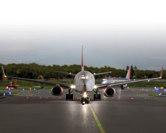 Miniatur Wunderland Hamburg: Eine 737-800 der Air Berlin im Morgengrauen kurz vor dem Take-Off.