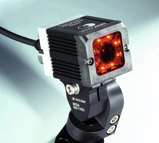 Vision-Sensoren lassen sich so einfach in eine Produktlinie integrieren wie klassische Sensoren. Alle wesentlichen Komponenten sind in einem kompakten Sensorgehäuse integriert, geeignetes Montagezubehör für unterschiedliche Einbausituationen vereinfacht die Installation. Vision-Sensoren lassen sich so einfach in eine Produktlinie integrieren wie klassische Sensoren. Alle wesentlichen Komponenten sind in einem kompakten Sensorgehäuse integriert, geeignetes Montagezubehör für unterschiedliche Einbausituationen vereinfacht die Installation.