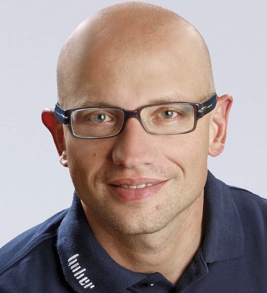 Daniel Eble ist bei Peter Huber Kältemaschinenbau verantwortlich für den Vertrieb in Deutschland. Daniel Eble ist bei Peter Huber Kältemaschinenbau verantwortlich für den Vertrieb in Deutschland.