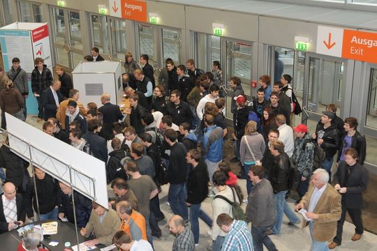 Studentenbussponsoring während der Sensor+Test: Unternehmen treffen potentiellen Nachwuchs, Studenten informieren sich vor Ort über Karrierechancen. Studentenbussponsoring während der Sensor+Test: Unternehmen treffen potentiellen Nachwuchs, Studenten informieren sich vor Ort über Karrierechancen.