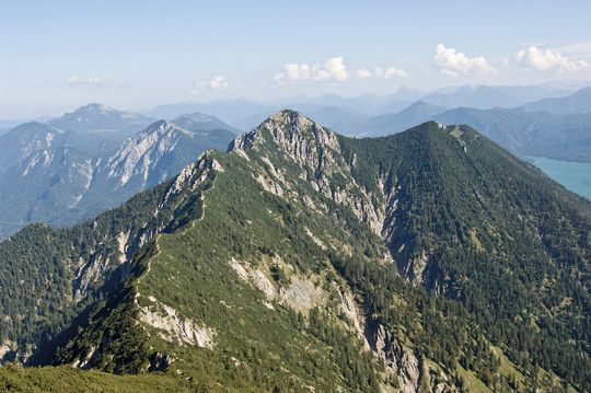 Zwar ist die frühzeitige Einbindung des Betriebsrats bei Umstrukturierungen eine Gratwanderung, dennoch ist es auf Dauer die effektivere Lösung. Zwar ist die frühzeitige Einbindung des Betriebsrats bei Umstrukturierungen eine Gratwanderung, dennoch ist es auf Dauer die effektivere Lösung.