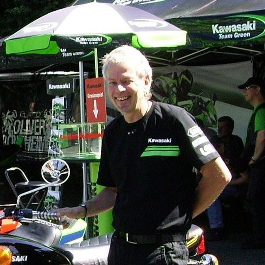 Der Kawasaki- und Ducati-Vertragshändler Rainer Schnock startet noch einmal durch. Der Kawasaki- und Ducati-Vertragshändler Rainer Schnock startet noch einmal durch.