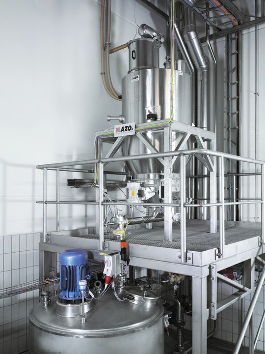 A multi-port valve increases accuracy by allowing the use of a separate conveying line for each component. A multi-port valve increases accuracy by allowing the use of a separate conveying line for each component.