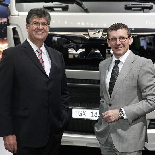 Bestimmen künftig gemeinsam die Geschicke bei Euro-Leasung (v.l.): Geoffrey du Plessis (Vorsitzender der GF) und Marcus Burmeister (GF Vertrieb & Technik). Bestimmen künftig gemeinsam die Geschicke bei Euro-Leasung (v.l.): Geoffrey du Plessis (Vorsitzender der GF) und Marcus Burmeister (GF Vertrieb & Technik).