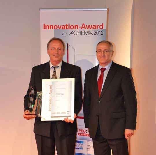 Gewinner des Innovation Awards in der Kategorie „Verpackungs- und Abfülltechnik“ ist die Firma Andocksysteme G. Untch GmbH mit dem kontaminationsfreien Entleersystem Flecoliner.